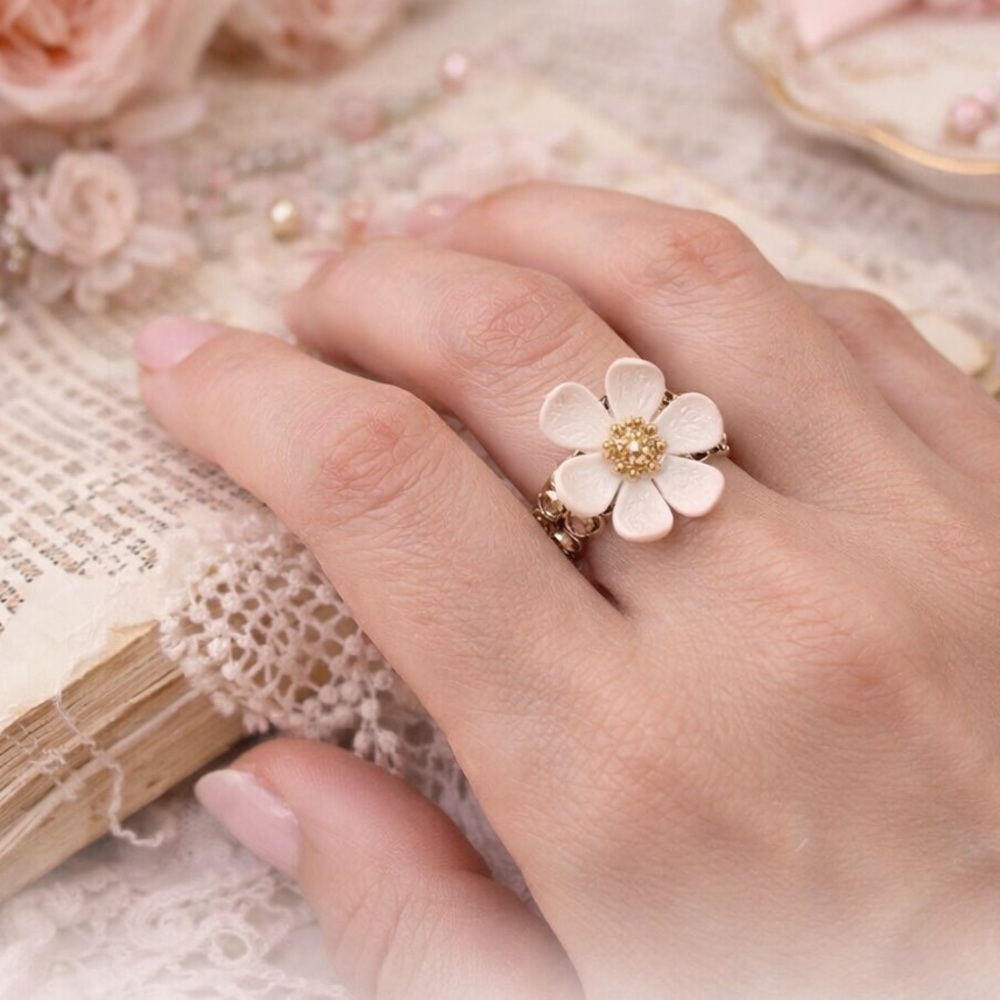 🌼 Clover Flower Ring in Creamy Pink, size adjustable, Floral Fairy